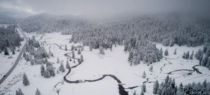 Ξεκίνησε η επέλαση του χιονιά – Μαγικό τοπίο στα Τρίκαλα (εικόνες)